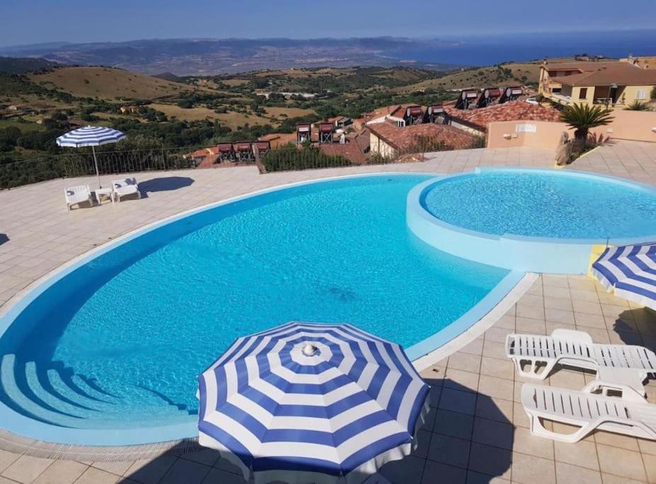 Casa Smeralda - Piscina E Vista Sul Mare! Trinità dʼAgultu Kültér fotó