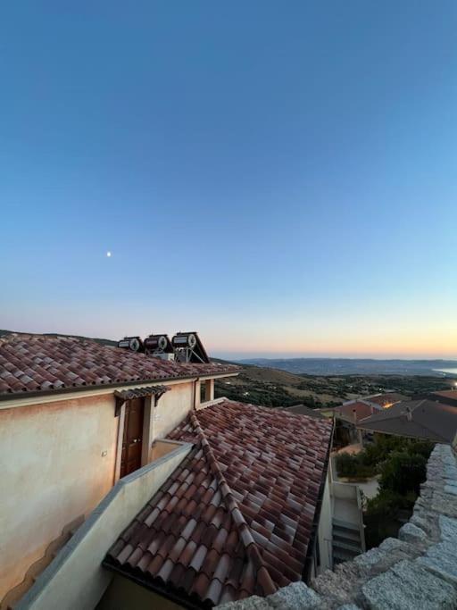 Casa Smeralda - Piscina E Vista Sul Mare! Trinità dʼAgultu Kültér fotó