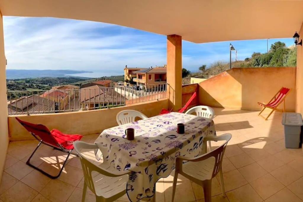 Casa Smeralda - Piscina E Vista Sul Mare! Trinità dʼAgultu Kültér fotó