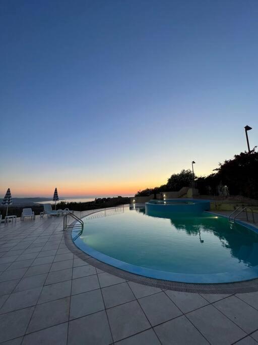 Casa Smeralda - Piscina E Vista Sul Mare! Trinità dʼAgultu Kültér fotó