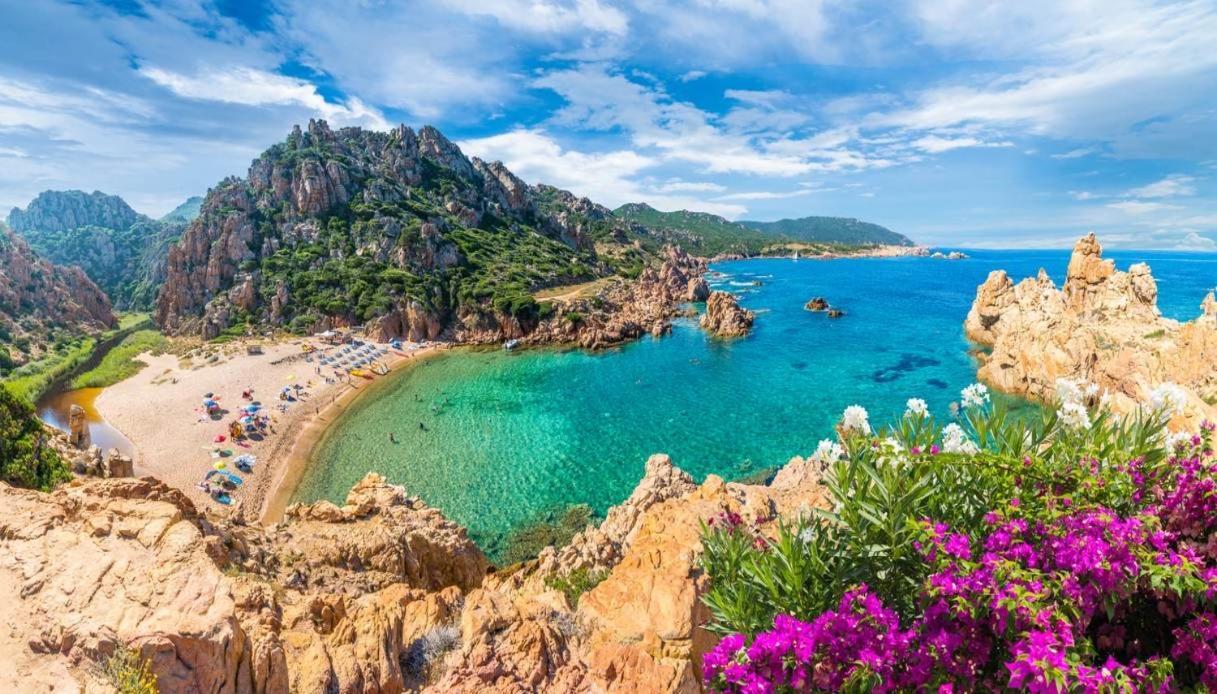 Casa Smeralda - Piscina E Vista Sul Mare! Trinità dʼAgultu Kültér fotó