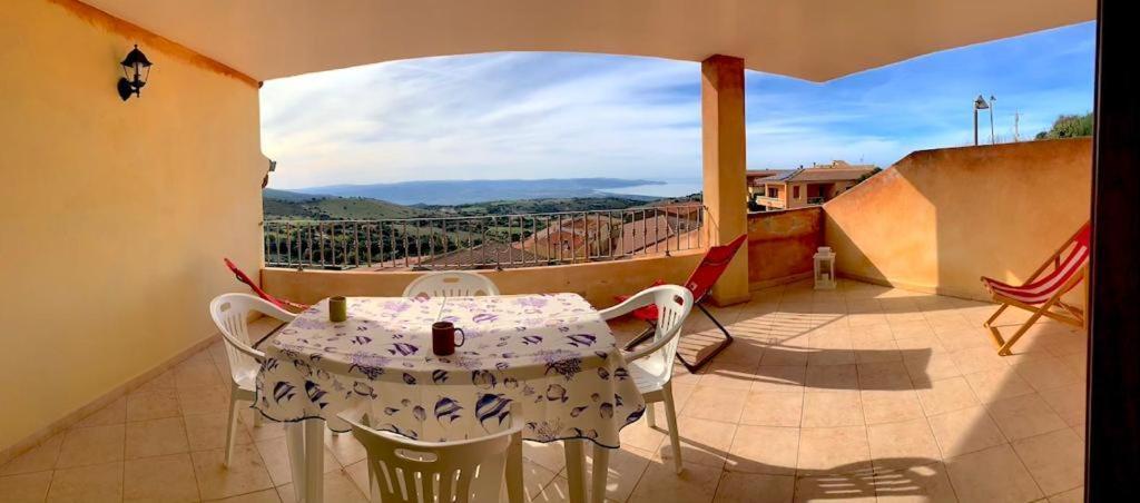 Casa Smeralda - Piscina E Vista Sul Mare! Trinità dʼAgultu Kültér fotó